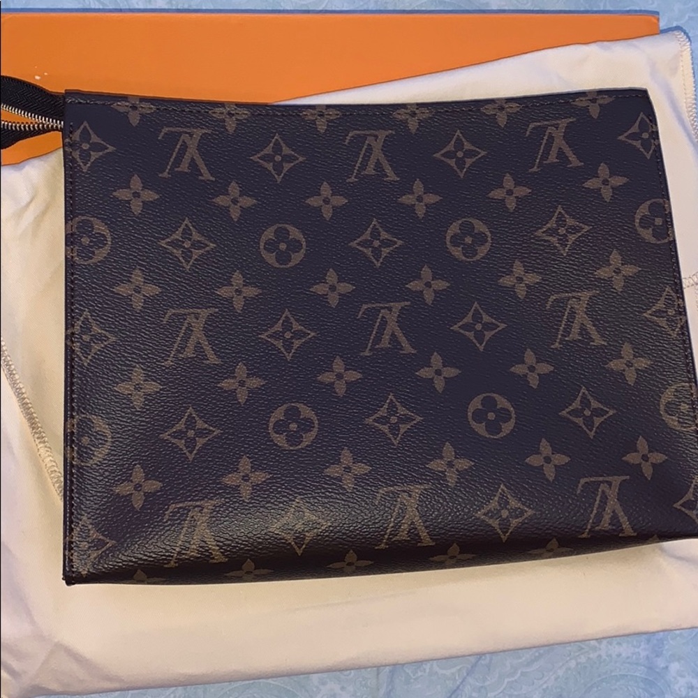 Louis Vuitton 26 Toiletry - USED